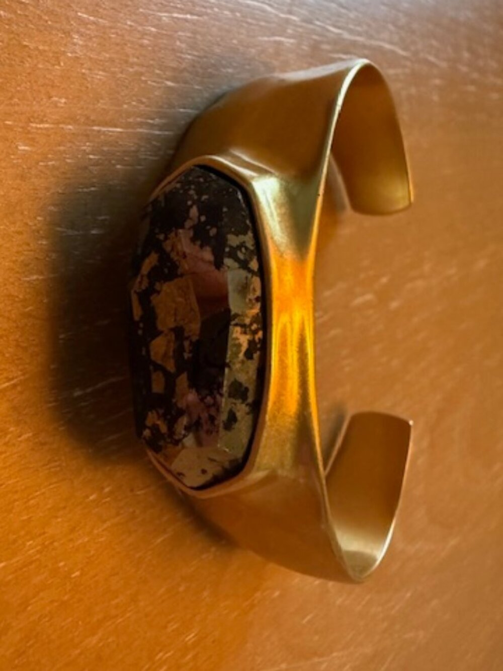 KENDRA SCOTT CUFF BRACELET-Pyrite